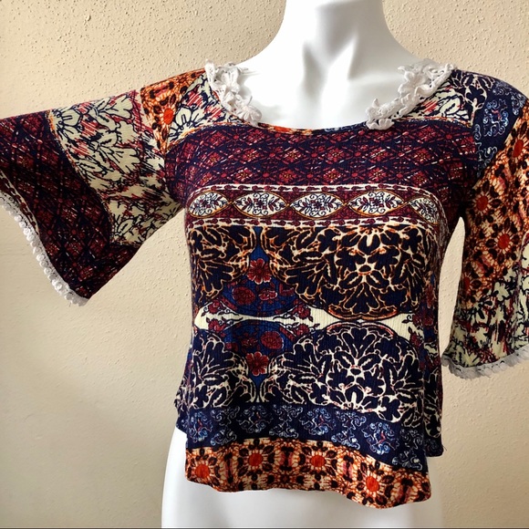 Patterned top with keyhole back - Picture 3 of 4